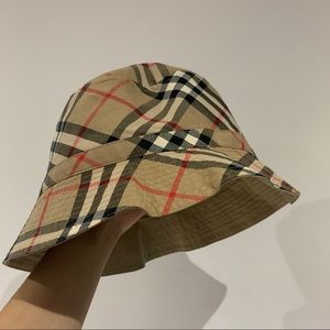 Burberry bucket hat